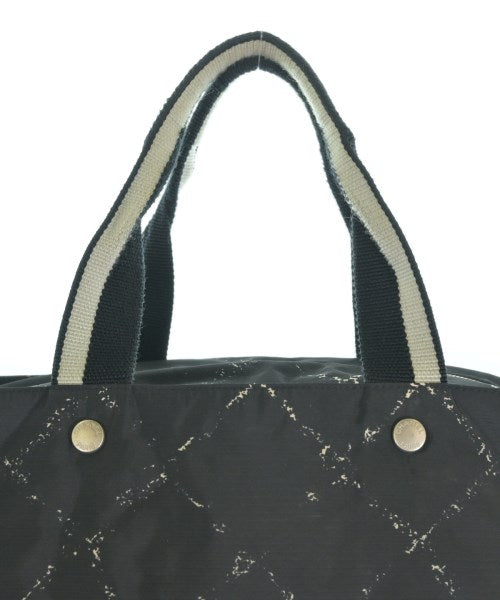 CHANEL กระเป๋าใส่อุปกรณ์ขนาดใหญ่