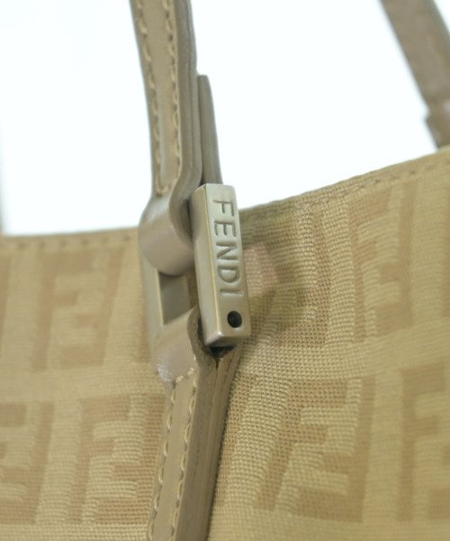 FENDI กระเป๋าถือขนาดใหญ่
