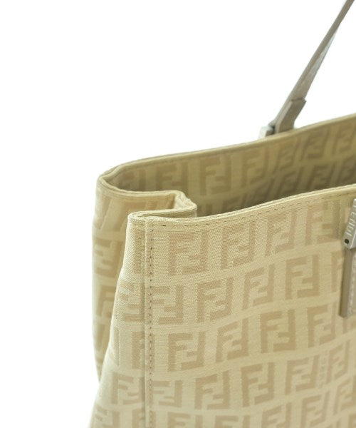 FENDI กระเป๋าถือขนาดใหญ่