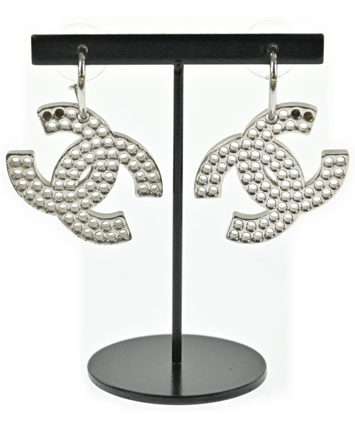 CHANEL เจาะ