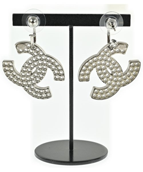CHANEL เจาะ