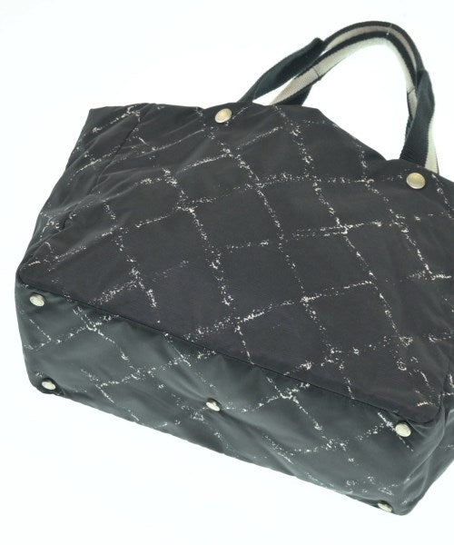 CHANEL กระเป๋าถือขนาดใหญ่