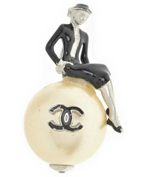 CHANEL เข็มกลัด/ดอกไม้ติดเสื้อ