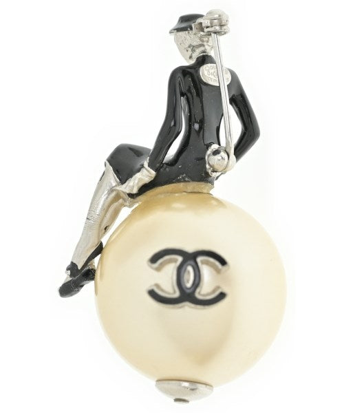 CHANEL เข็มกลัด/ดอกไม้ติดเสื้อ