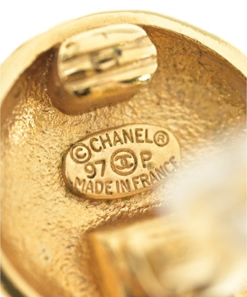 CHANEL เจาะ