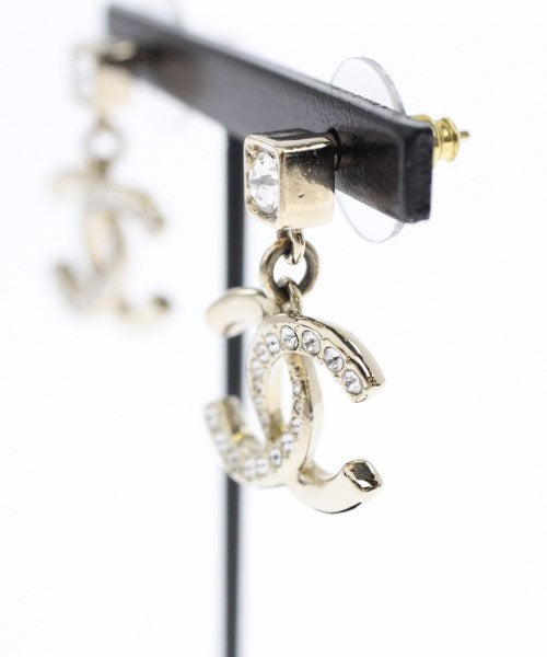CHANEL เจาะ