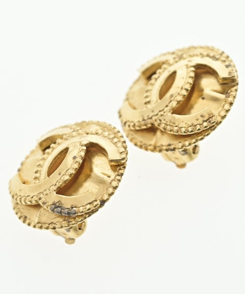 CHANEL เจาะ