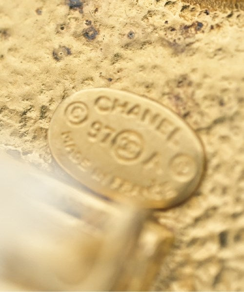 CHANEL เจาะ