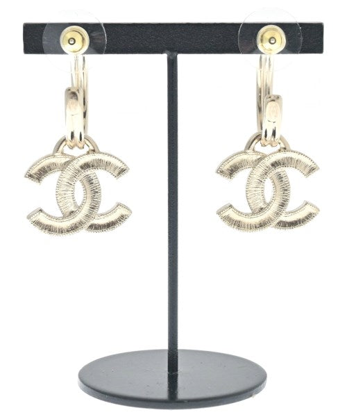 CHANEL เจาะ