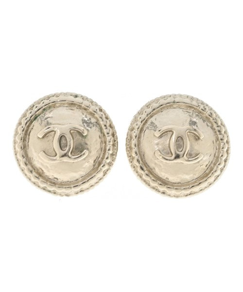 CHANEL เจาะ