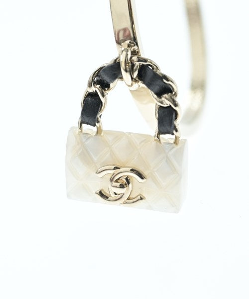CHANEL เจาะ