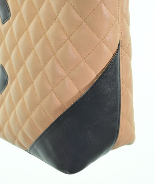 CHANEL กระเป๋าถือขนาดใหญ่