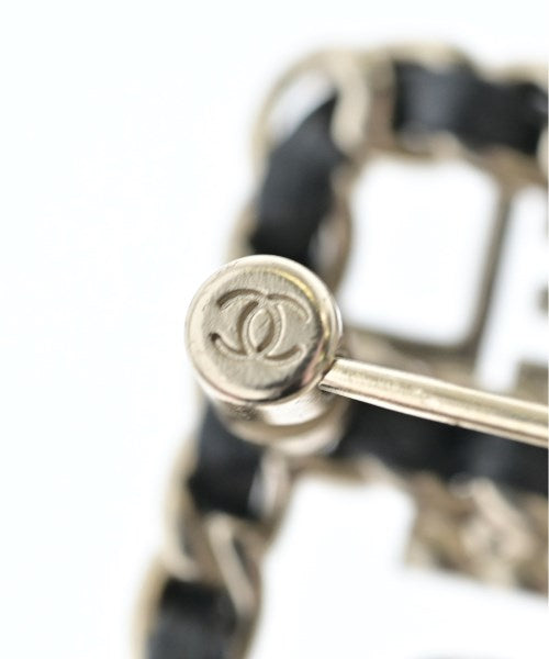 CHANEL เข็มกลัด/ดอกไม้ติดเสื้อ