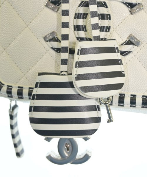 CHANEL กระเป๋าสะพาย