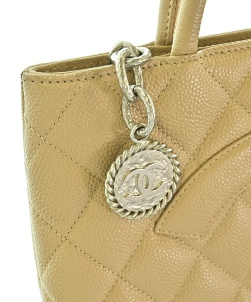 CHANEL กระเป๋าถือ