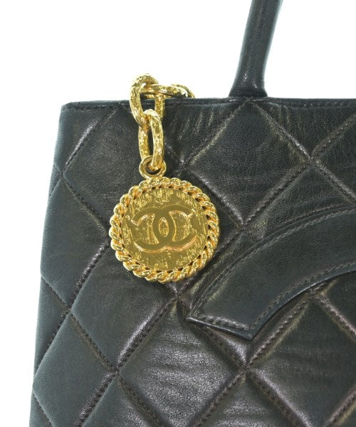 CHANEL กระเป๋าถือ