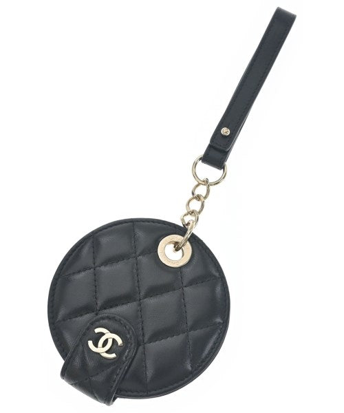 CHANEL เครื่องประดับบนกระเป๋า