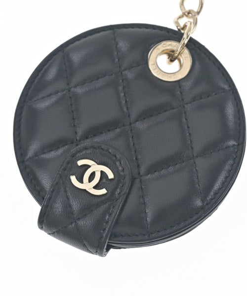 CHANEL เครื่องประดับบนกระเป๋า