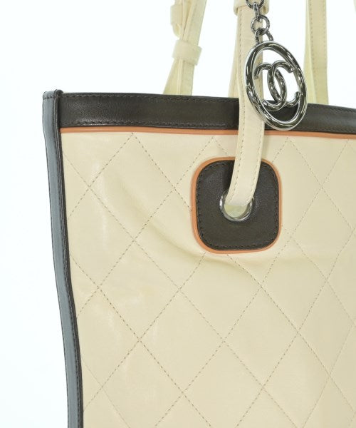 CHANEL กระเป๋าถือขนาดใหญ่