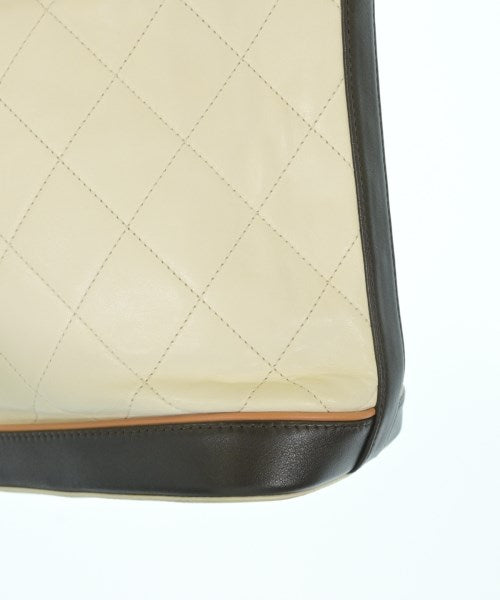 CHANEL กระเป๋าถือขนาดใหญ่