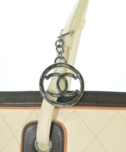 CHANEL กระเป๋าถือขนาดใหญ่