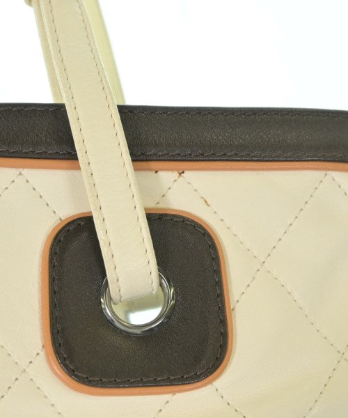 CHANEL กระเป๋าถือขนาดใหญ่