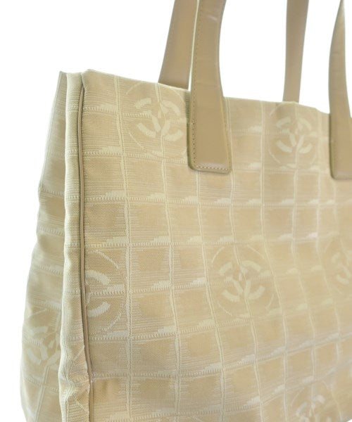 CHANEL กระเป๋าถือขนาดใหญ่