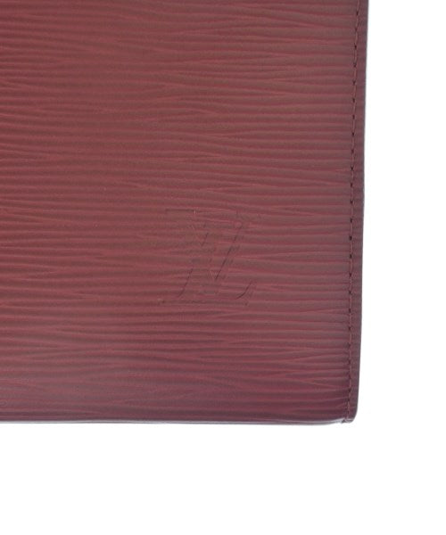 LOUIS VUITTON คลัตช์