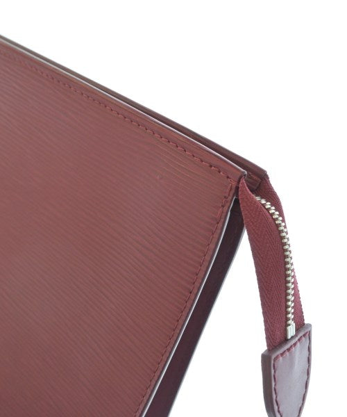 LOUIS VUITTON คลัตช์