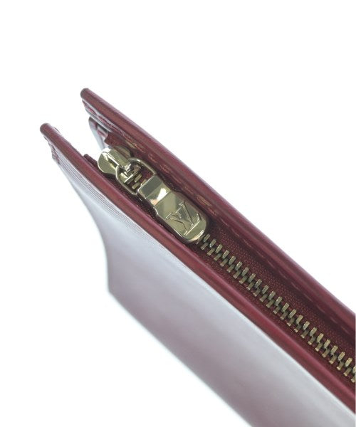 LOUIS VUITTON คลัตช์