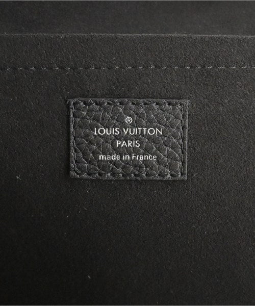 LOUIS VUITTON คลัตช์