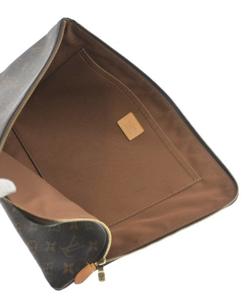 LOUIS VUITTON คลัตช์