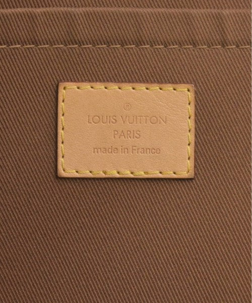 LOUIS VUITTON คลัตช์