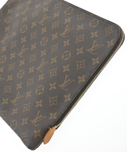LOUIS VUITTON คลัตช์