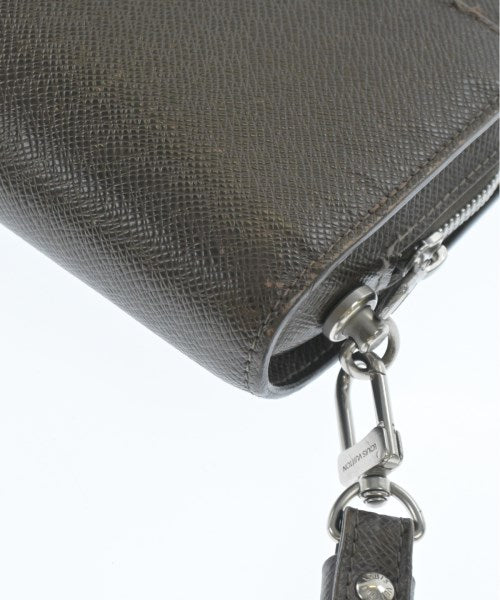 LOUIS VUITTON คลัตช์