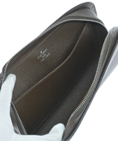 LOUIS VUITTON คลัตช์
