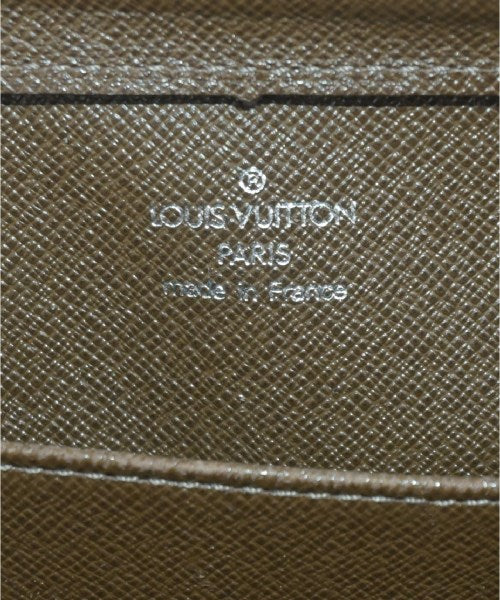 LOUIS VUITTON คลัตช์