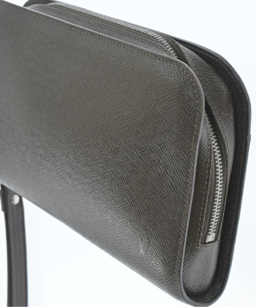 LOUIS VUITTON คลัตช์