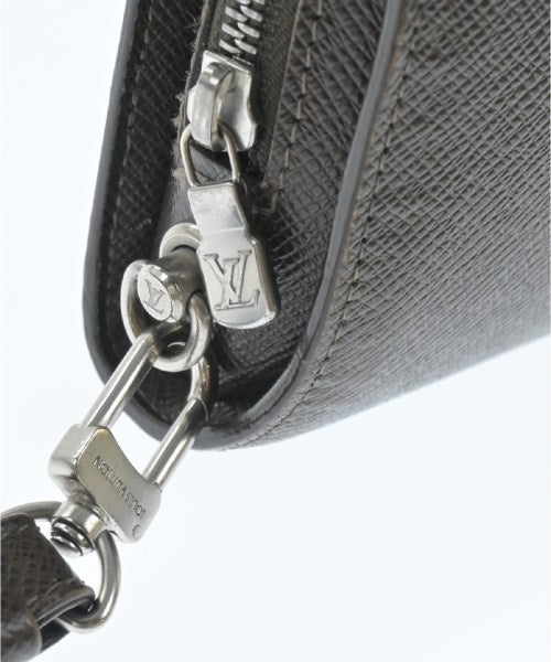 LOUIS VUITTON คลัตช์