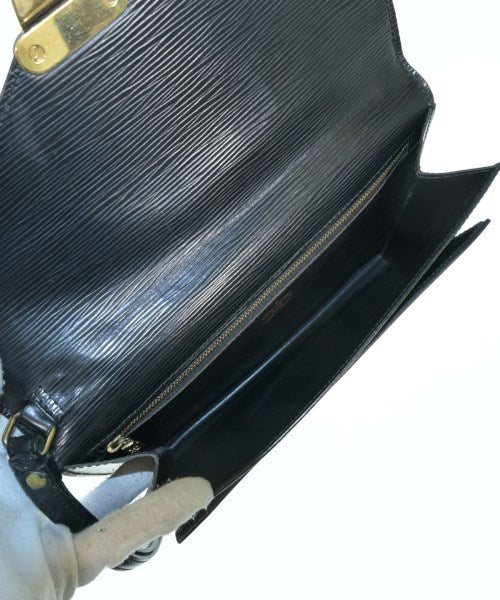 LOUIS VUITTON คลัตช์