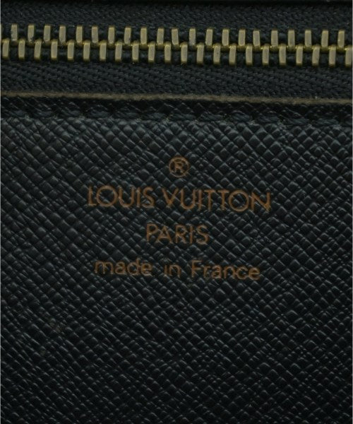 LOUIS VUITTON คลัตช์