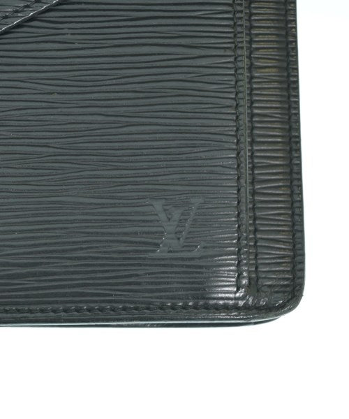 LOUIS VUITTON คลัตช์