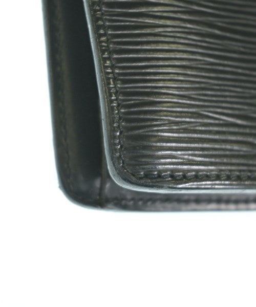 LOUIS VUITTON คลัตช์