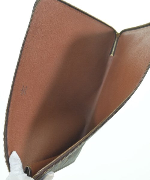 LOUIS VUITTON คลัตช์