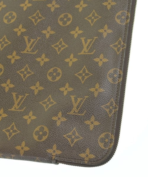 LOUIS VUITTON คลัตช์