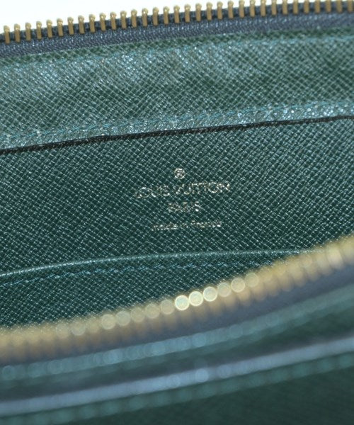 LOUIS VUITTON คลัตช์