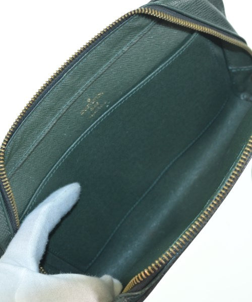 LOUIS VUITTON คลัตช์