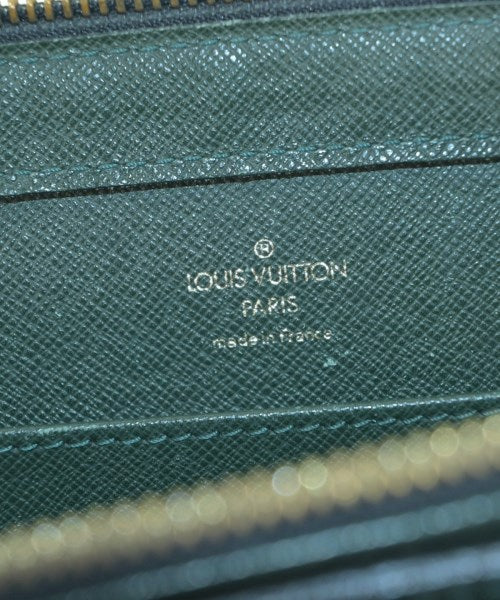 LOUIS VUITTON คลัตช์