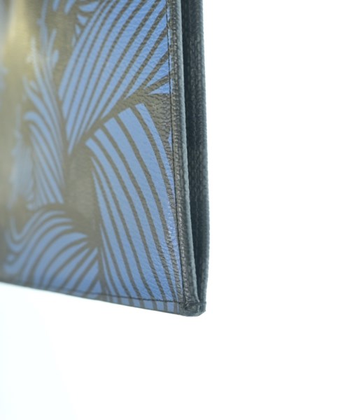 LOUIS VUITTON คลัตช์