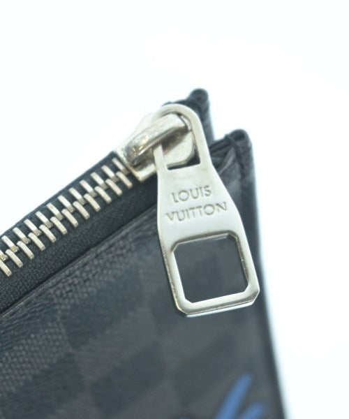 LOUIS VUITTON คลัตช์